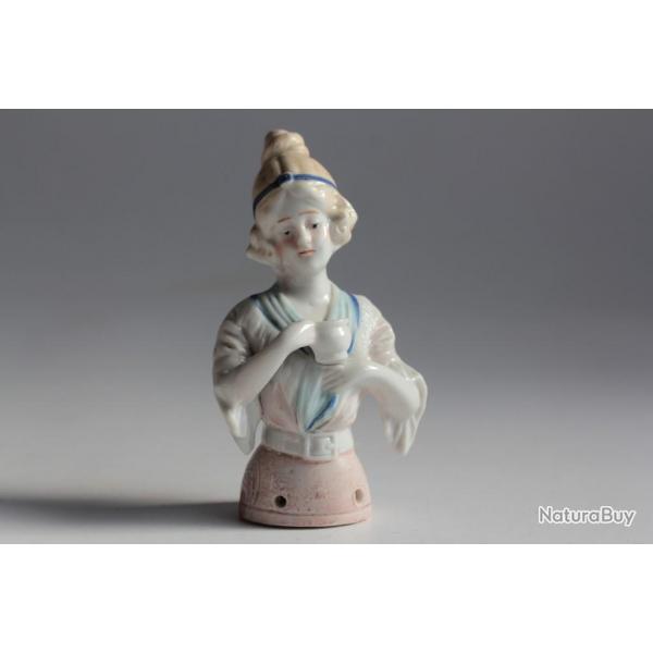 Demi figurine porcelaine Jeune fille  la tasse Carl Schneider