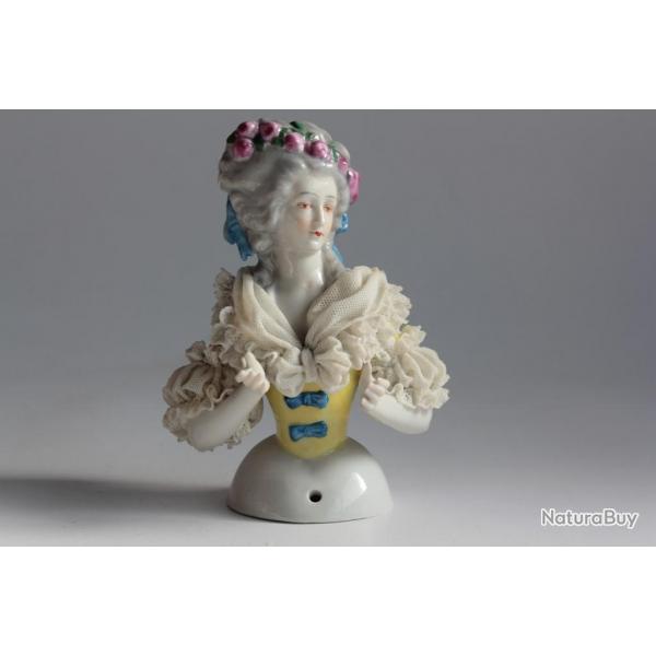 Demi figurine porcelaine Femme Marquise Aelteste Volkstedter
