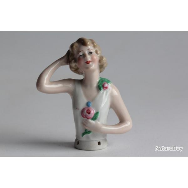 Demi figurine porcelaine Femme  la rose