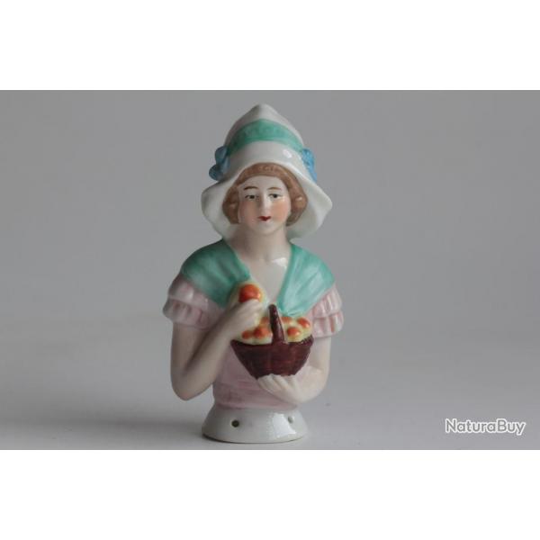 Demi figurine porcelaine Femme au panier de pommes