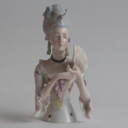 Demi figurine porcelaine Marquise à l'éventail Goebel