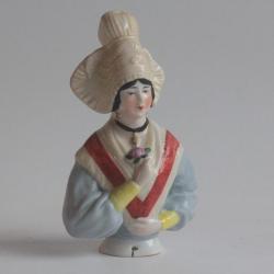 Demi figurine porcelaine Femme Normande