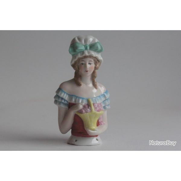 Demi figurine porcelaine Femme au panier de roses