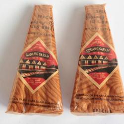 2 Anciens Paquets de cigarettes Gudang Garam Batang Indonésie