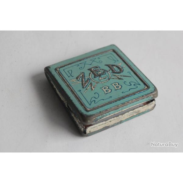 Ancienne bote publicitaire Papier  cigarettes Zed BB