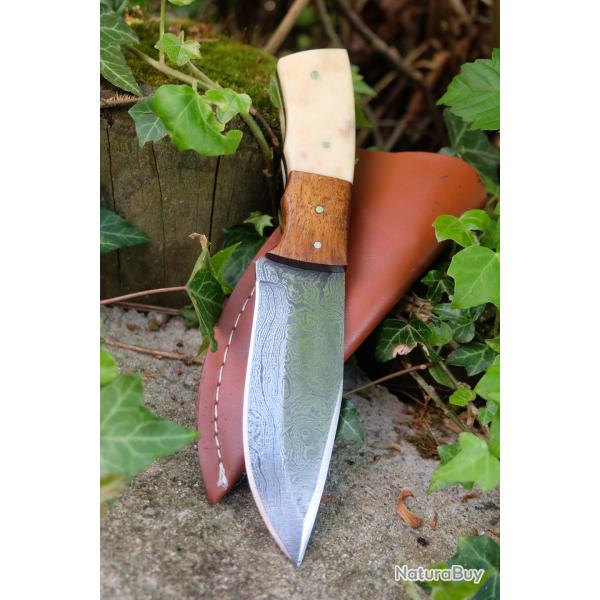 Skinner Couteau de Chasse Damas Lame 256 Couches Manche Os Fabrication Artisanale Etui Simili Cuir