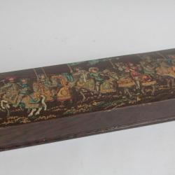 Boite à gants bois laqué Chevaliers XIXe siècle Napoléon III