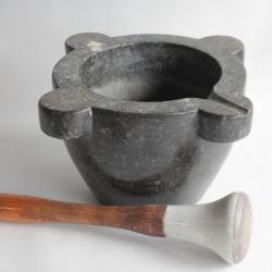 Grand mortier marbre noir XVIIIe siècle