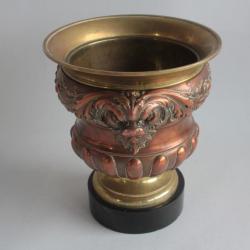 Jardinière Léopold OUDRY cuivre et laiton Dauphins