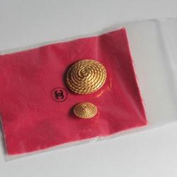 CHANEL Boutons métal doré vintage
