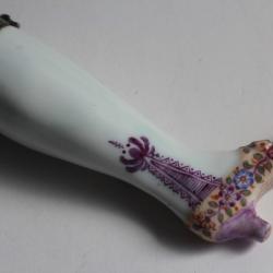 Boite Étui à aiguilles porcelaine Jambe de femme XVIIIe siècle