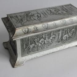 Boîte à biscuit tôle gaufrée Huntley & Palmers Chevalier