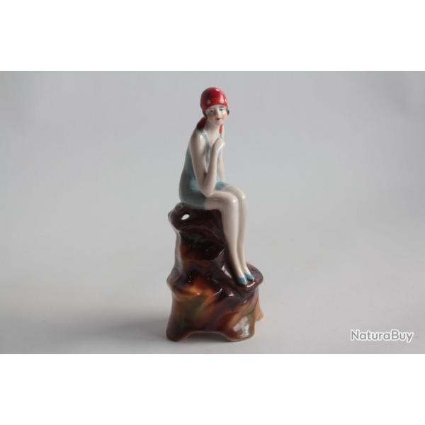 Porte pingle  chapeau Baigneuse porcelaine Art dco
