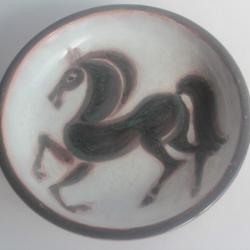 MENELIKA Plat céramique Cheval Suisse