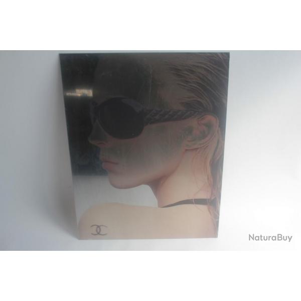 CHANEL panneau Publicitaire pour lunette de soleil