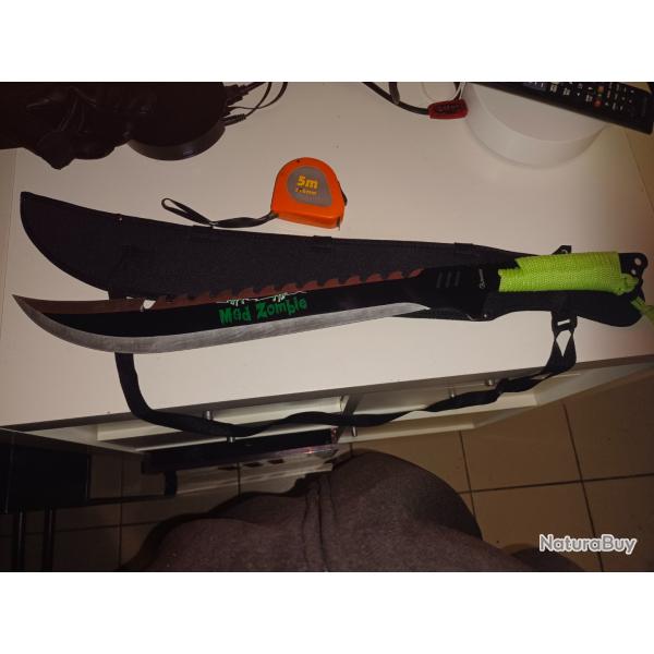 Machette zombie double tranchant