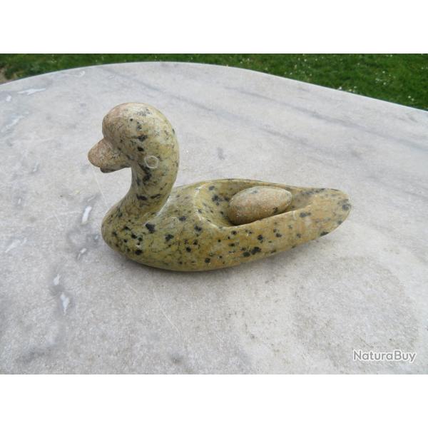 Ancienne grande sculpture de canard stylis entirement en pierre dure naturelle (Vers 1950-60)