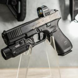Wahoo ! Pack Glock 17 GEN 5 + 407C + LAMPE LASER + DETENTE PERF
