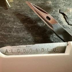 Couteau Suisse Franc Maçon Victorinox Avec Les Symboles De La Franc Maçonnerie authentique canif