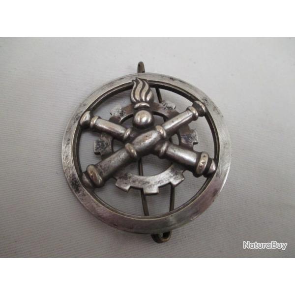 un insigne de berret militaire materiel
