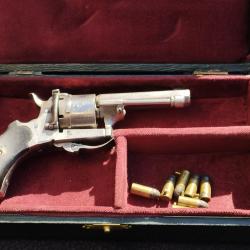 Petit revolver à broche 5mm avec ses cartouches