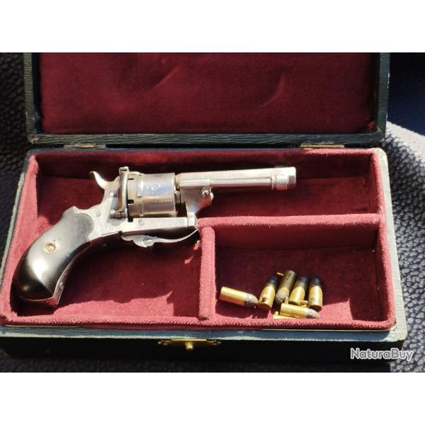 Petit revolver  broche 5mm avec ses cartouches