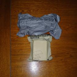 Bandage compressif et gaze