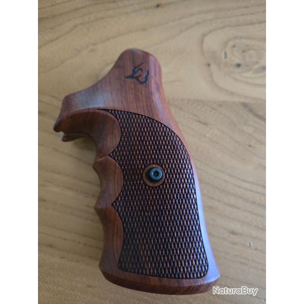 Poigne taurus tracker 22lr