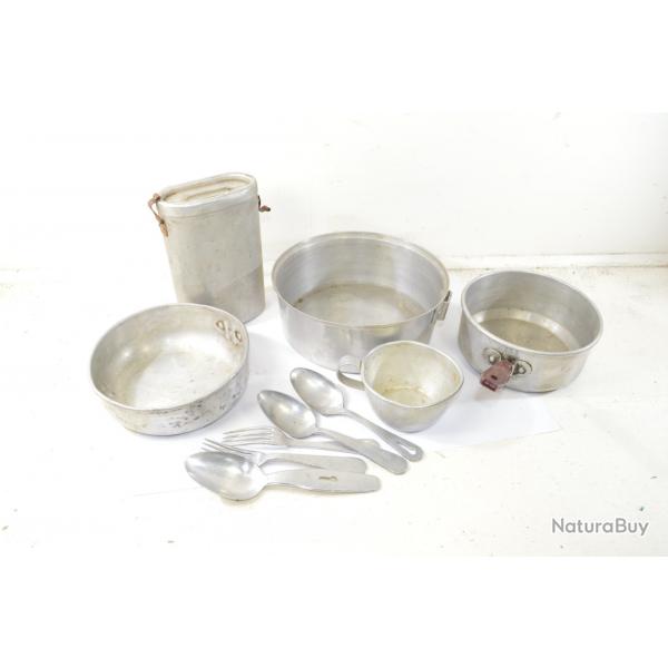 Lot accessoires de cuisine, gamelles quart plats aluminium. Annes 1930 1950 Camping reconstitution