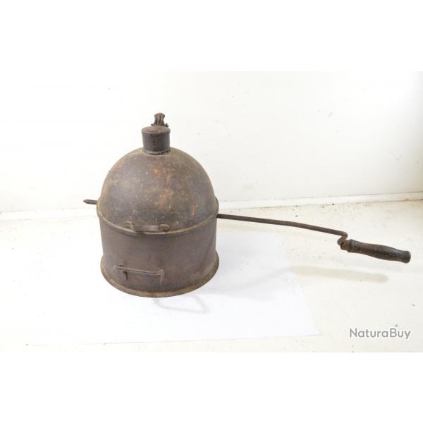 Ancien torrfacteur  caf, fin 19e - dbut 20e Sicle. Reconstitution historique cuisine camp outil