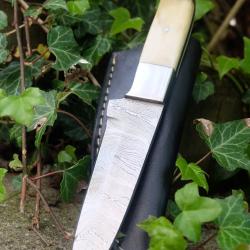 Skinner Couteau de Chasse Damas Lame 256 Couches Manche Bois/Os Fabr Artisanale Etui Simili Cuir 001