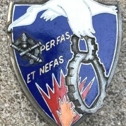 8° Régiment du Matériel, épingle à bascule rivetée, dos grenu