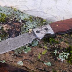 Beau Couteau Damas Lame Harpoon Acier 128 Couches Manche Bois Linerlock Fabric Artisanale