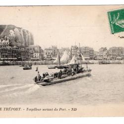 CPA - MARINE Militaire - Le Treport Torpilleur sortant du Port N°1079