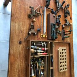 Sertisseur et coffret de rechargement