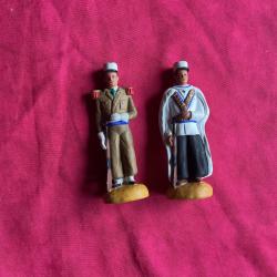 Lot de deux santons légionnaires, pas de prix de réserve