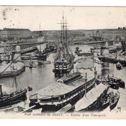 CPA- Marine Militaire -BREST - Port Militaire - Entrée d'un Transport N°1088