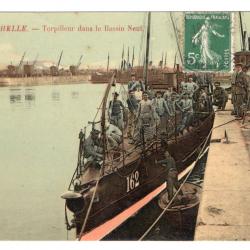 CPA- Marine Militaire -LA ROCHELLE - Torpilleur dans le Bassin Neuf N°1100