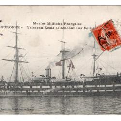 CPA- Marine Militaire - FRANÇAISE COURONNE VAISSEAU ÉCOLE SE RENDANT AUX SALINA N°1184