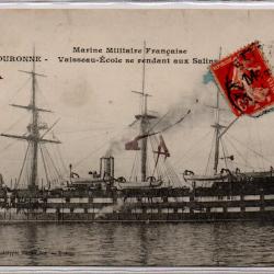 CPA- Marine Militaire - FRANÇAISE COURONNE VAISSEAU ÉCOLE SE RENDANT AUX SALINA N°1029