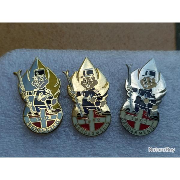PINS GENDARMERIE NATIONALE  ANNEE 1992 LOT DE 3PINS DIFFERENTES COULEUR DE FLAMME