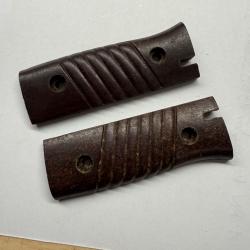 PAIRE DE PLAQUETTES BAKELITE POUR BAIONNETTE MAUSER 98 K