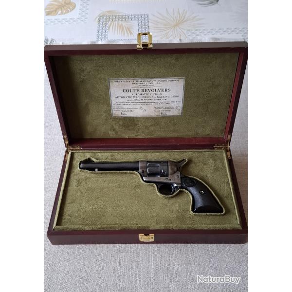 COFFRET DE PRESENTATION POUR COLT SAA 1873