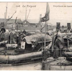 CPA- Marine Militaire FRANÇAISE - Le Treport Torpilleurs au Bassin N°1073