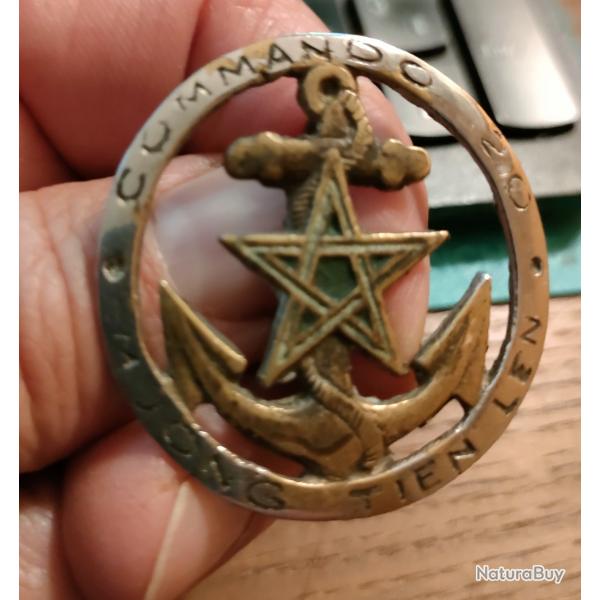INSIGNE COMMANDO NORD VIETNAM NUMERO 20 1 ER MODELE, FABRICATION LOCALE GUERRE D' INDOCHINE