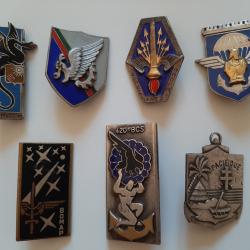 Lot d'insignes militaires français à identifier.