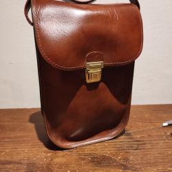 Ancienne sacoche chasse . Porte carte .neuve  similicuir