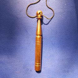 ancienne quille militaire en laiton avec sa chaîne
