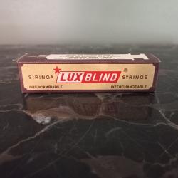 ancienne seringue médicale en verre  neuve dans sa boite