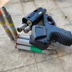 Pistolet de défense JPX4 Compact Jet defender + 4 cartouches actives + 4 cartouches entrainement